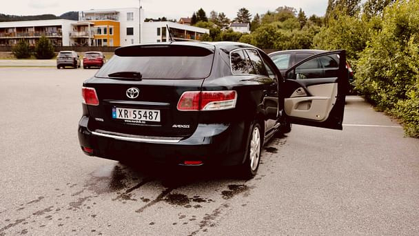 Toyota Avensis Verso med Lydinngang