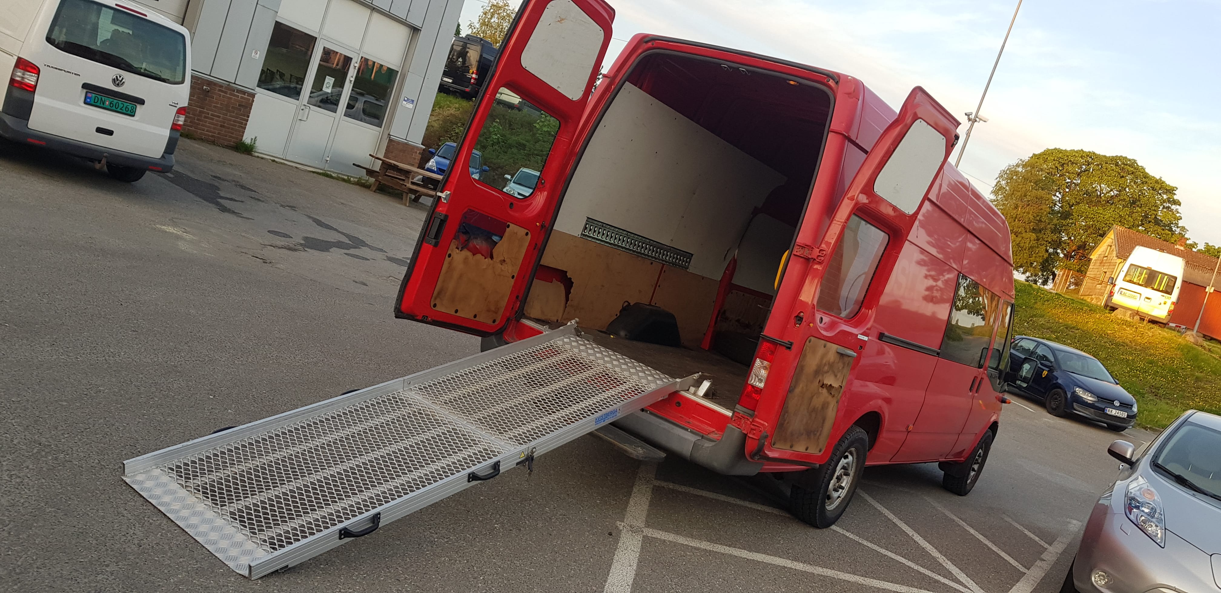 Ford Transit Connect Flyttebil med rampe