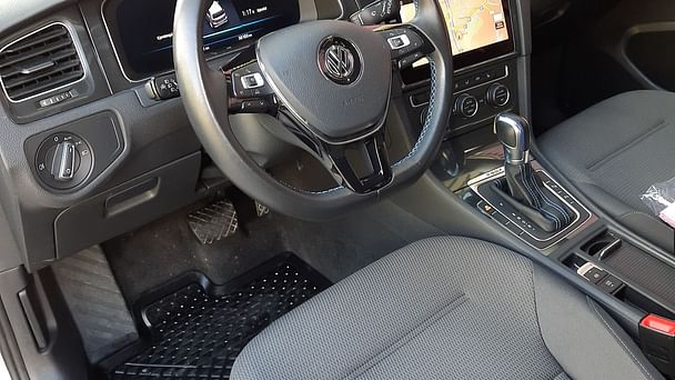 Volkswagen Golf Kombi med Vinterdekk