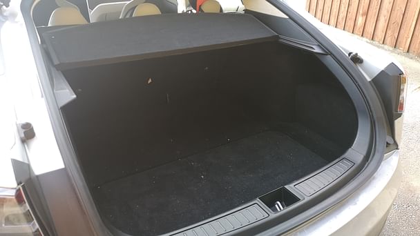 Tesla Model S med Lydinngang
