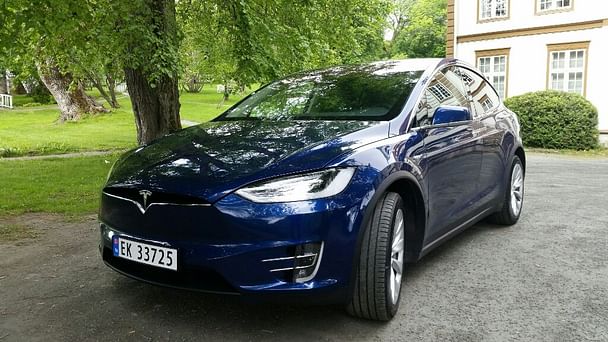 Tesla Model X med Sykkelstativ