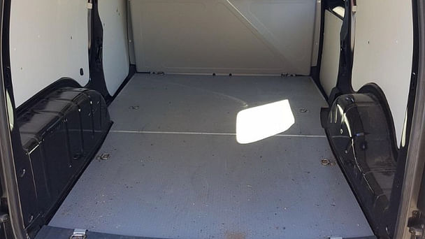 Volkswagen Caddy Maxi med Skistativ