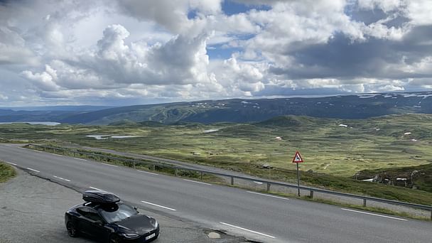 Tesla Model S med Skistativ