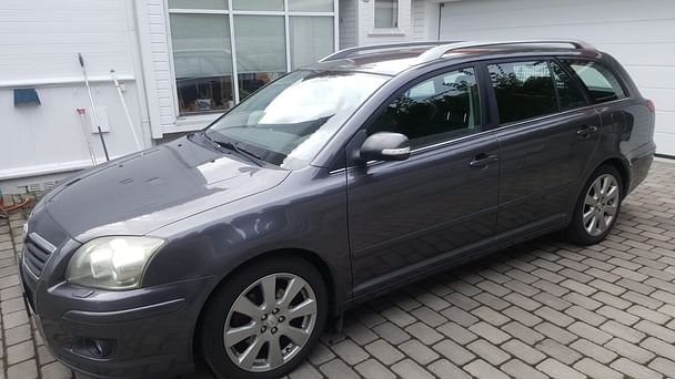 Toyota Avensis SW med Vinterdekk