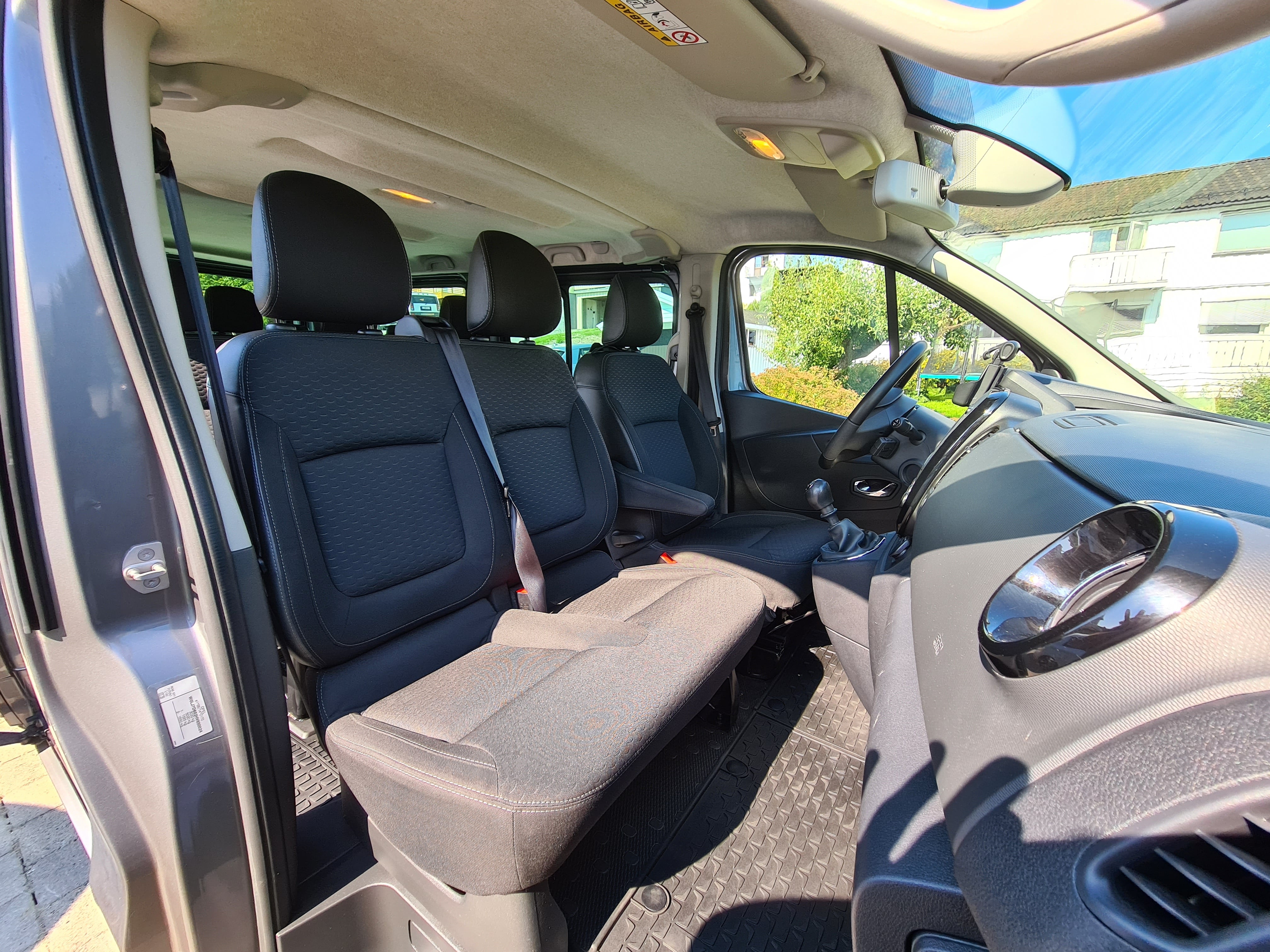 Opel Vivaro Minibuss med Skiboks
