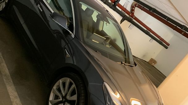 Tesla Model 3 med GPS