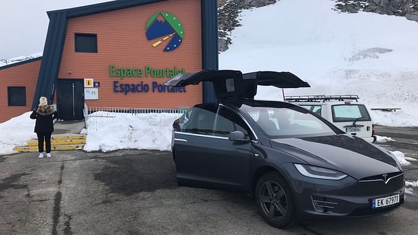 Tesla Model X med Vinterdekk