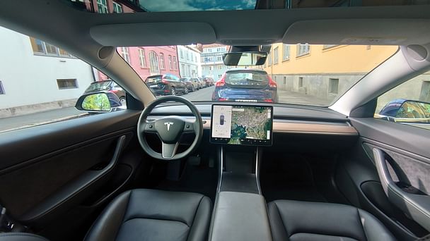 Tesla Model 3 med GPS