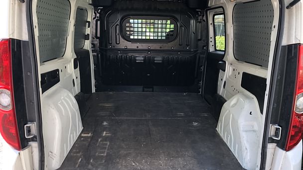 Fiat Doblo Cargo med Lydinngang