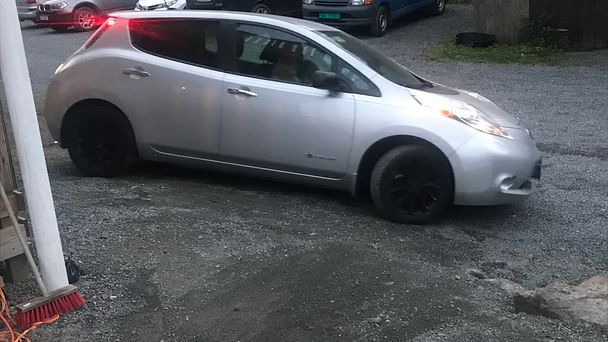 Nissan Leaf med Lydinngang