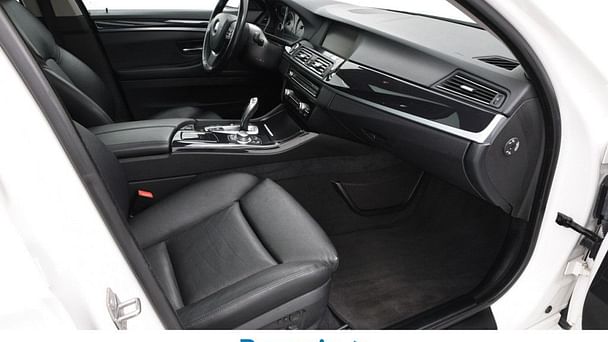 BMW Série 5 med Lydinngang