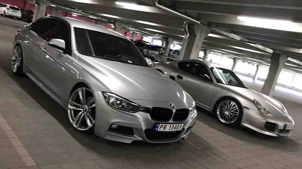 BMW Série 3 med Lydinngang