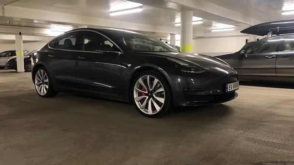 Tesla Model 3 med GPS
