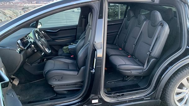 Tesla Model X med Lydinngang