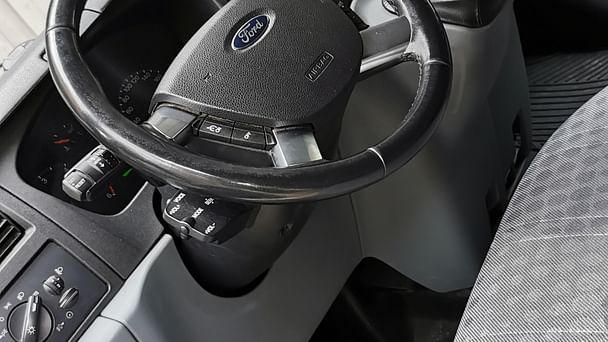 Ford Transit Connect Flyttebil med Tilhengerfeste