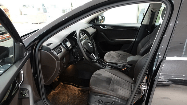 Skoda Octavia Combi med Lydinngang