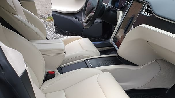 Tesla Model S 75D med Babysete