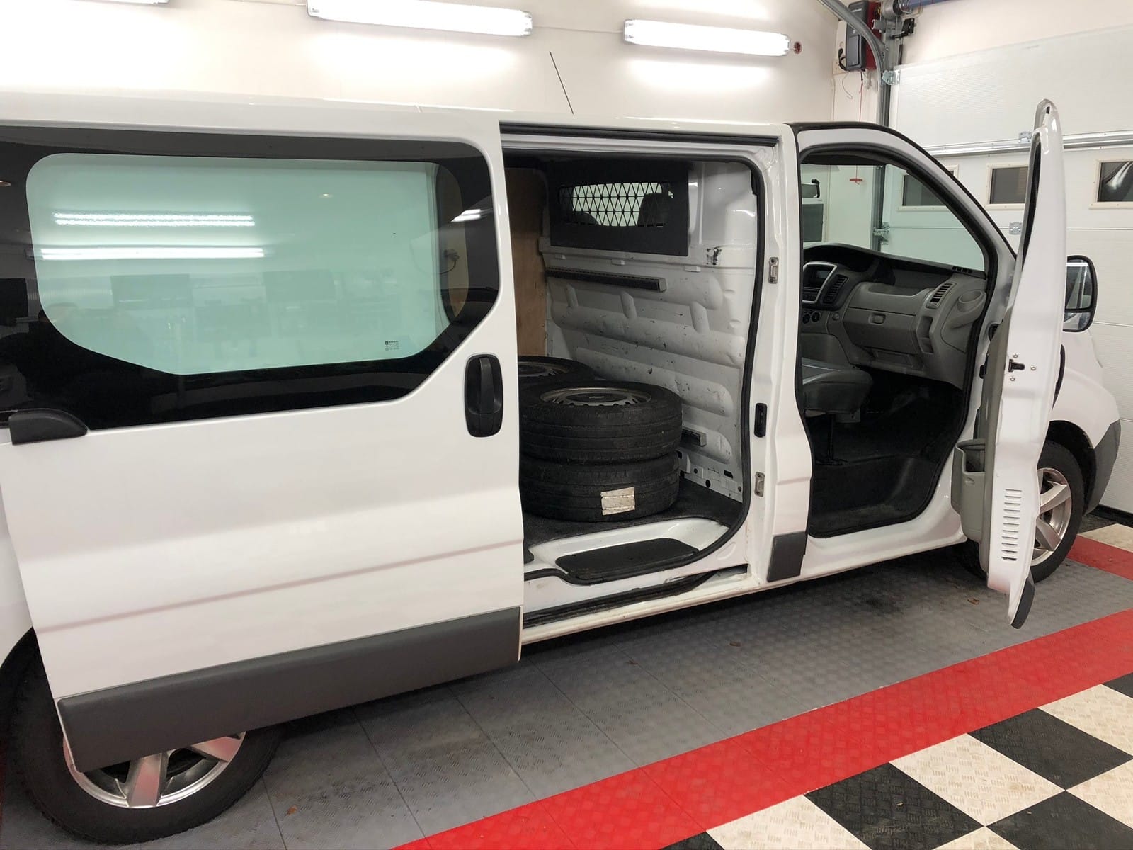Opel Vivaro med Lydinngang