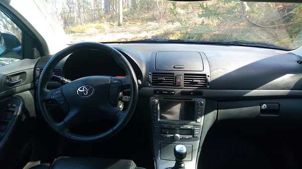 Toyota Avensis SW med Vinterdekk