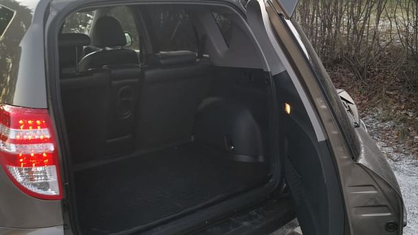 Toyota RAV 4 med Lydinngang