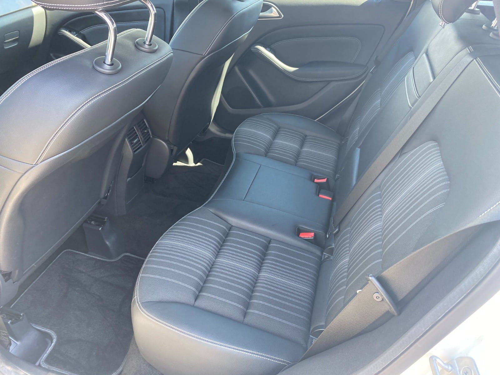 Mercedes B-Klasse with Car radio