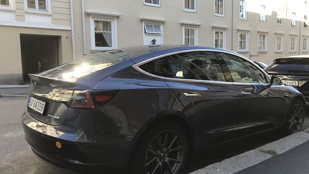 Tesla Model 3 med Vinterdekk