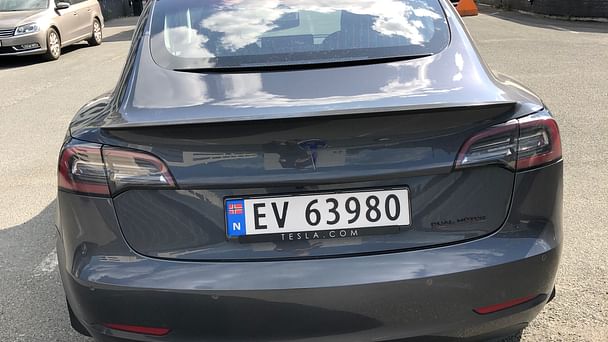 Tesla Model 3 med Skistativ