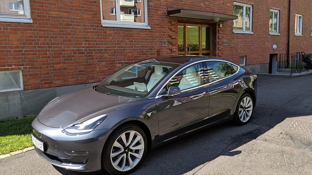 Tesla Model 3 med Lydinngang