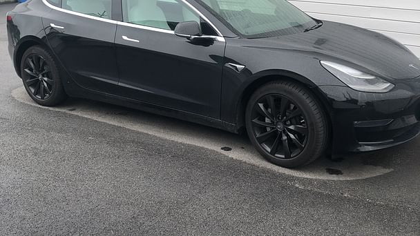 Tesla Model 3 med GPS