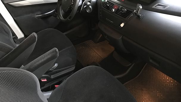 Citroen C4 Picasso med Lydinngang