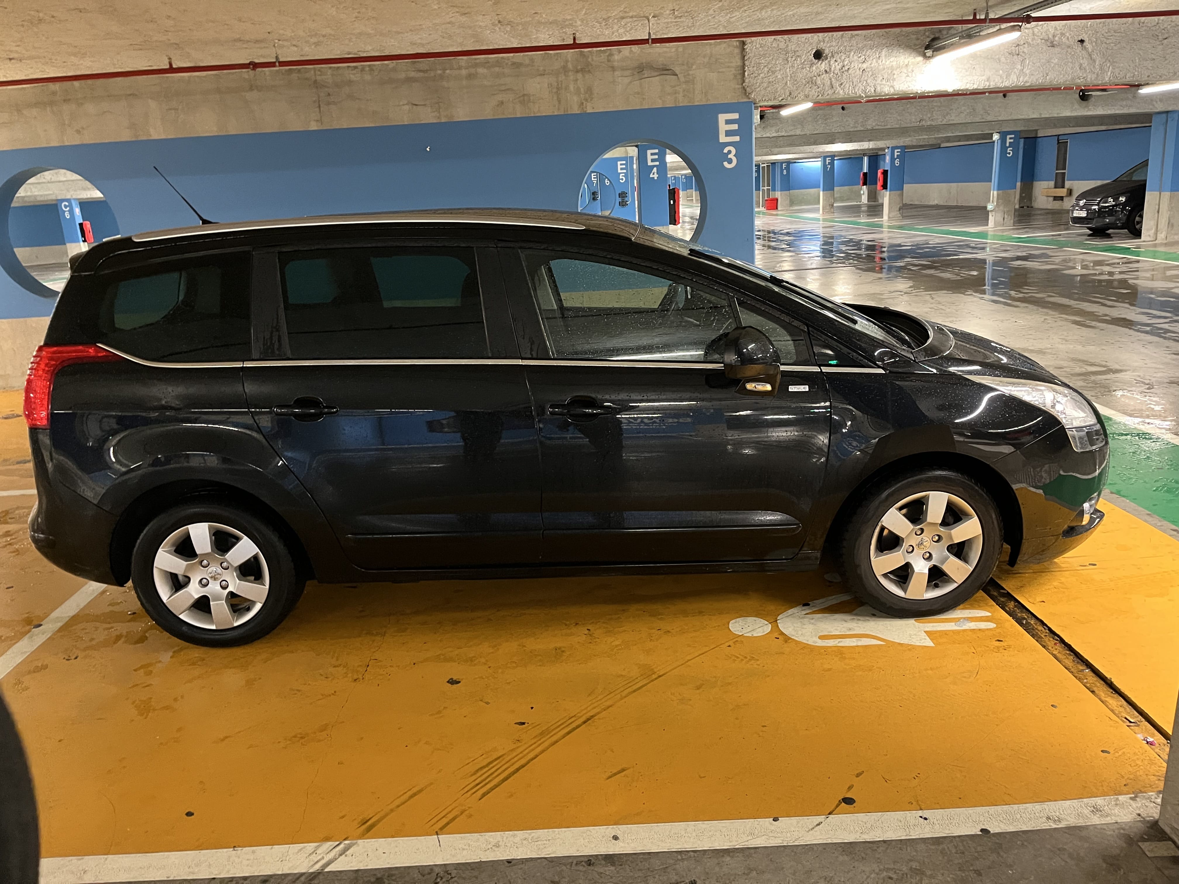 Peugeot e-5008 Allure avec Régulateur de vitesse