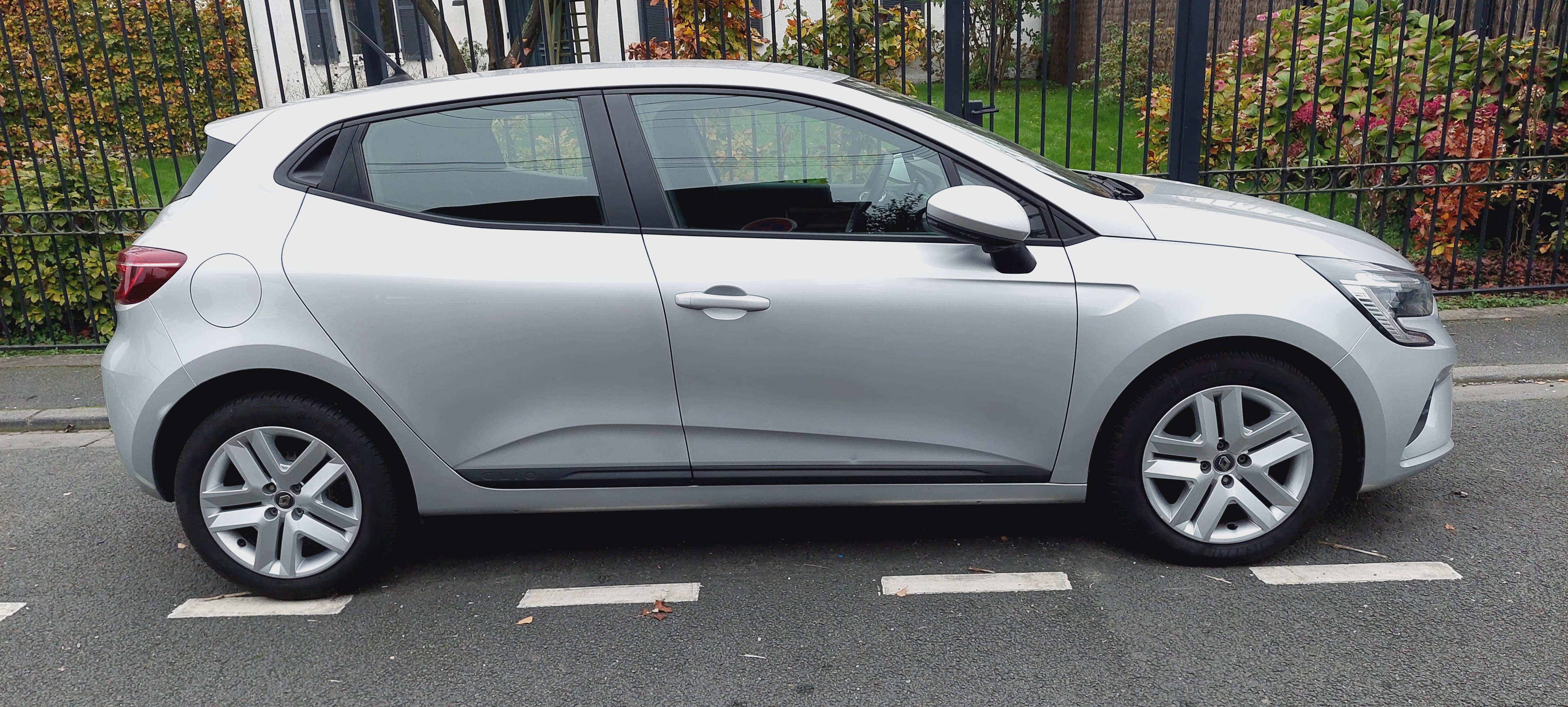 Renault Clio V TCE90 avec Apple CarPlay