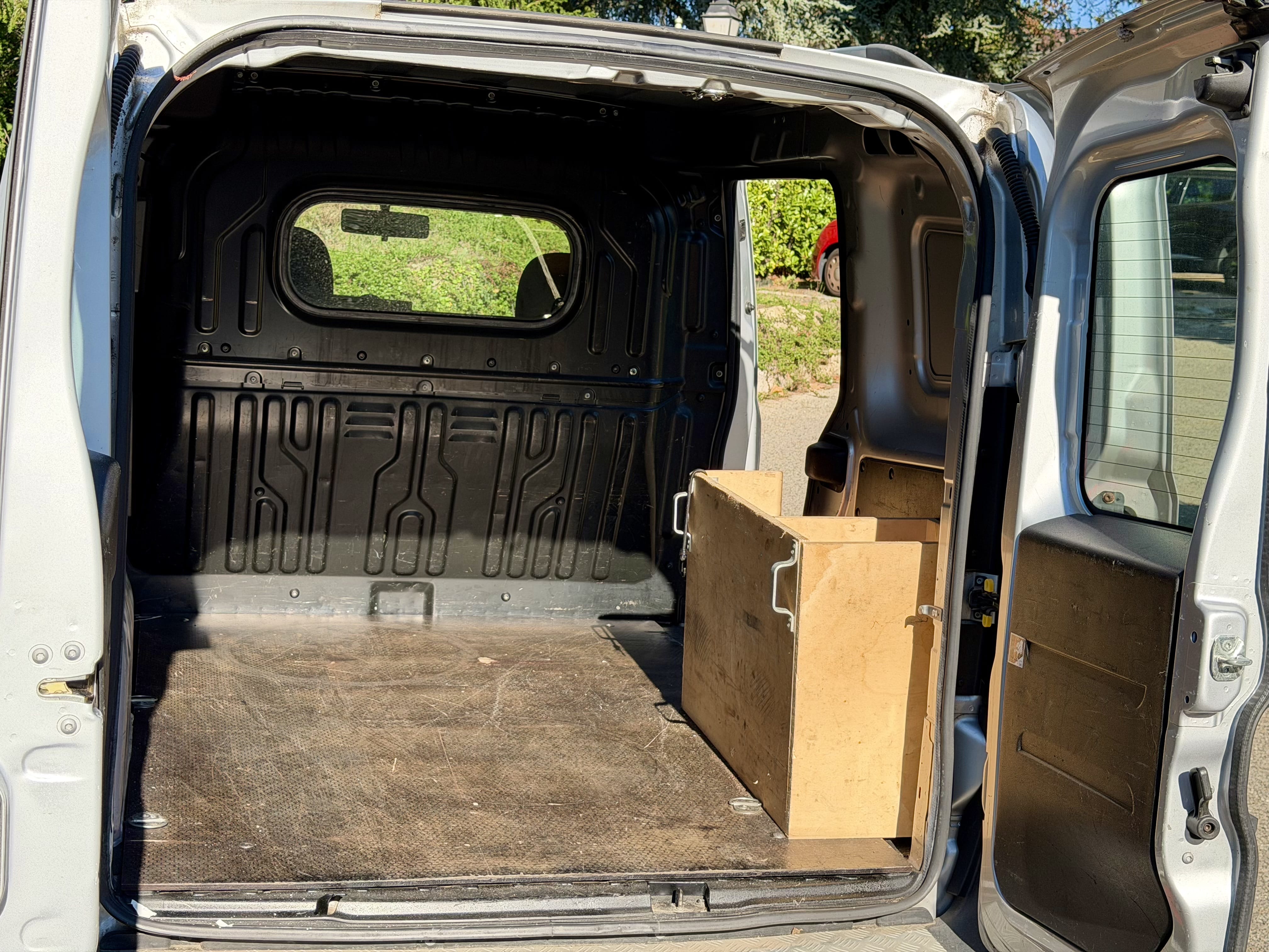 Fiat Doblo Business 1.6 HDI 90 cv boîte automatique CarPlay & Android play avec Audio Bluetooth
