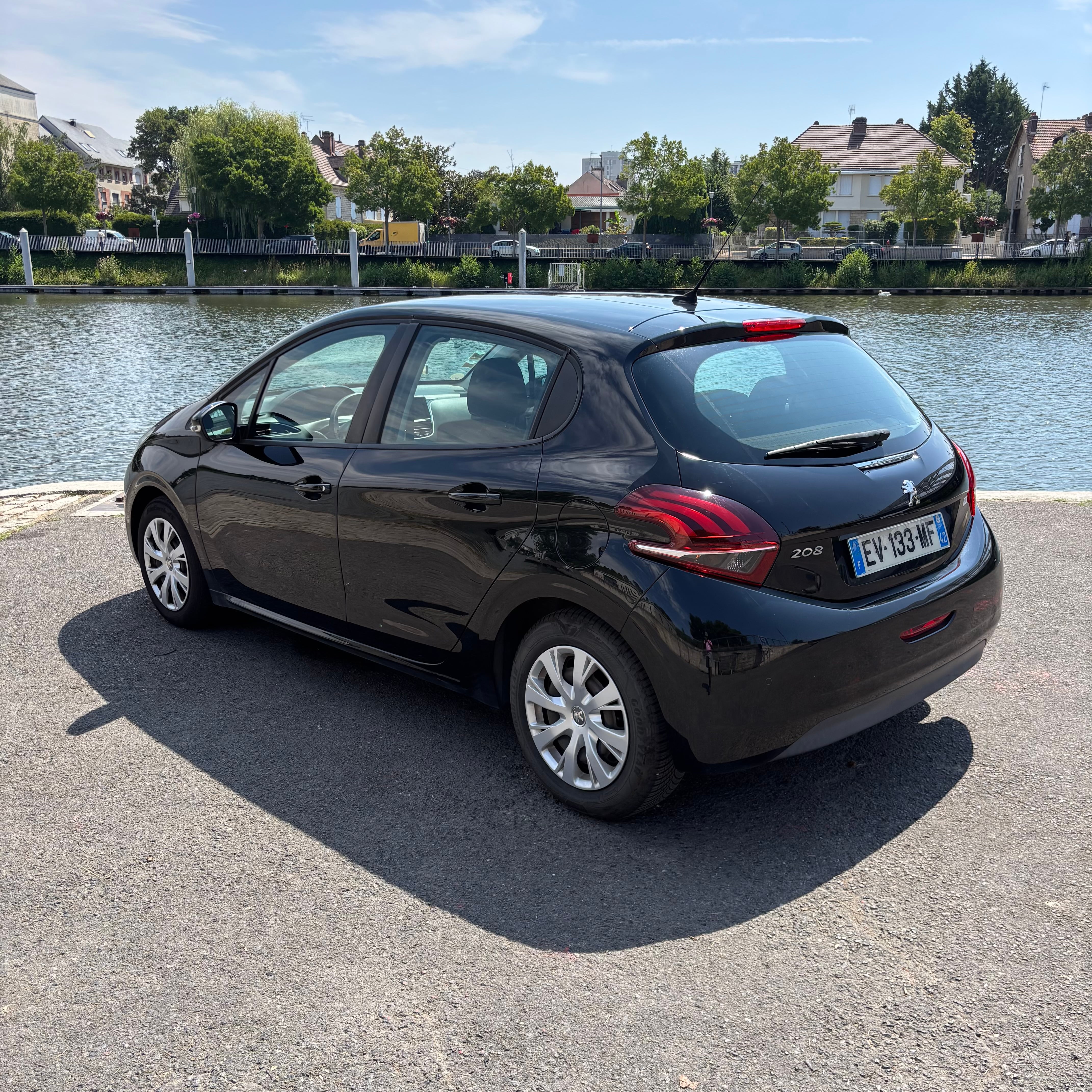 Peugeot 208 avec GPS