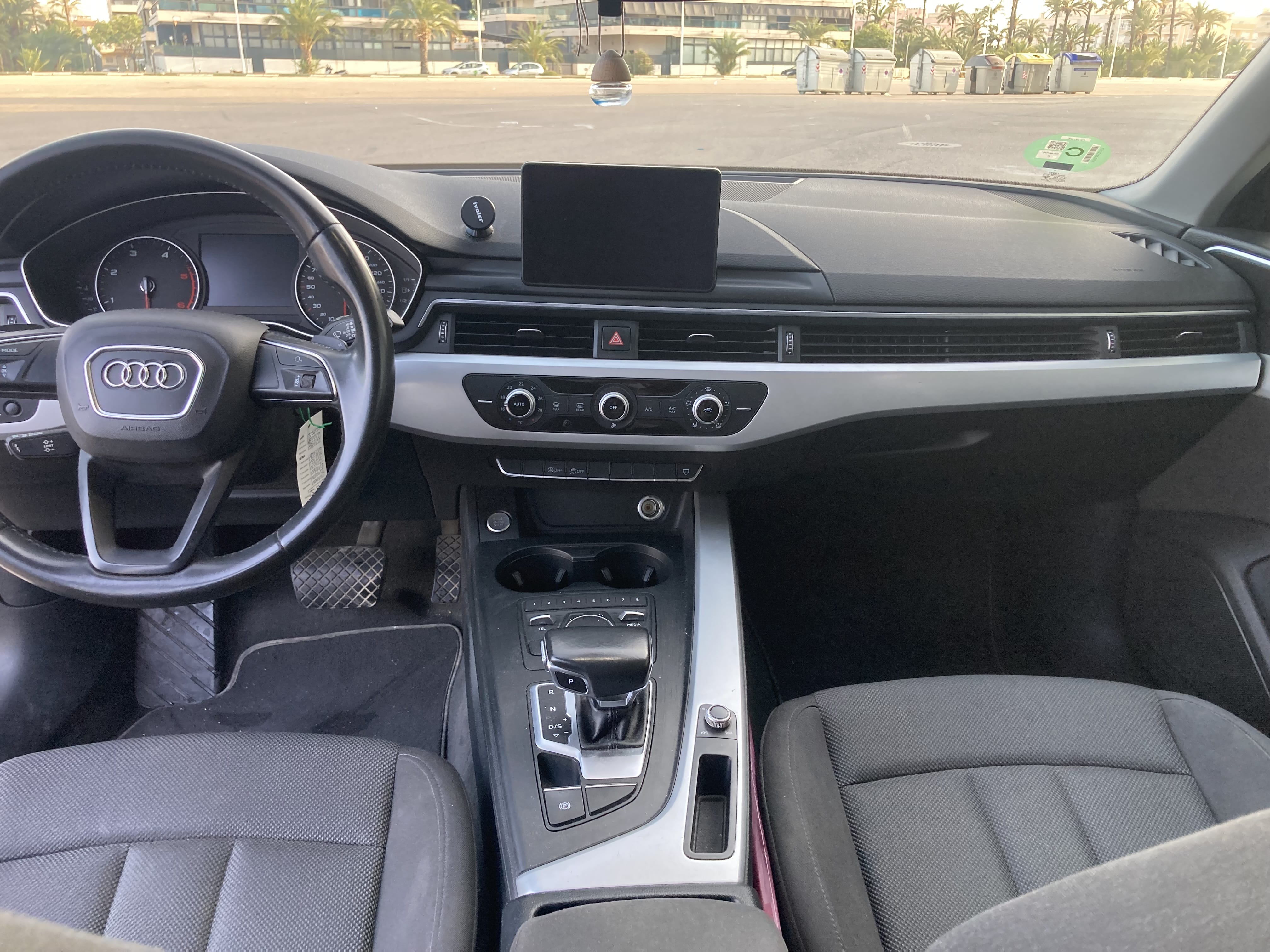 Audi A4 2.0 tdi med Bluetooth audio