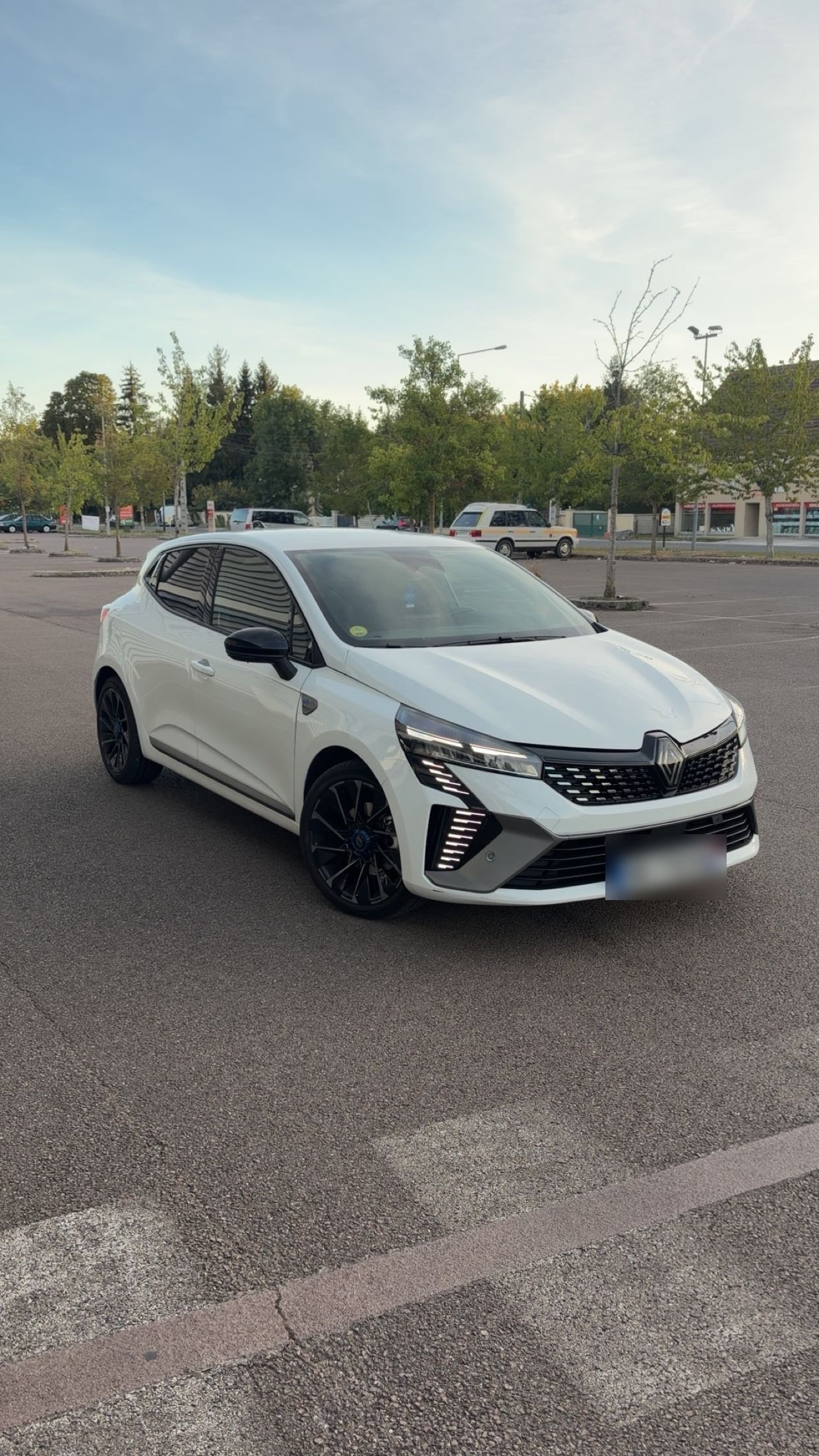 Renault Clio E-tech, 2024, Essence 98 / Électrique (hybride), automatique