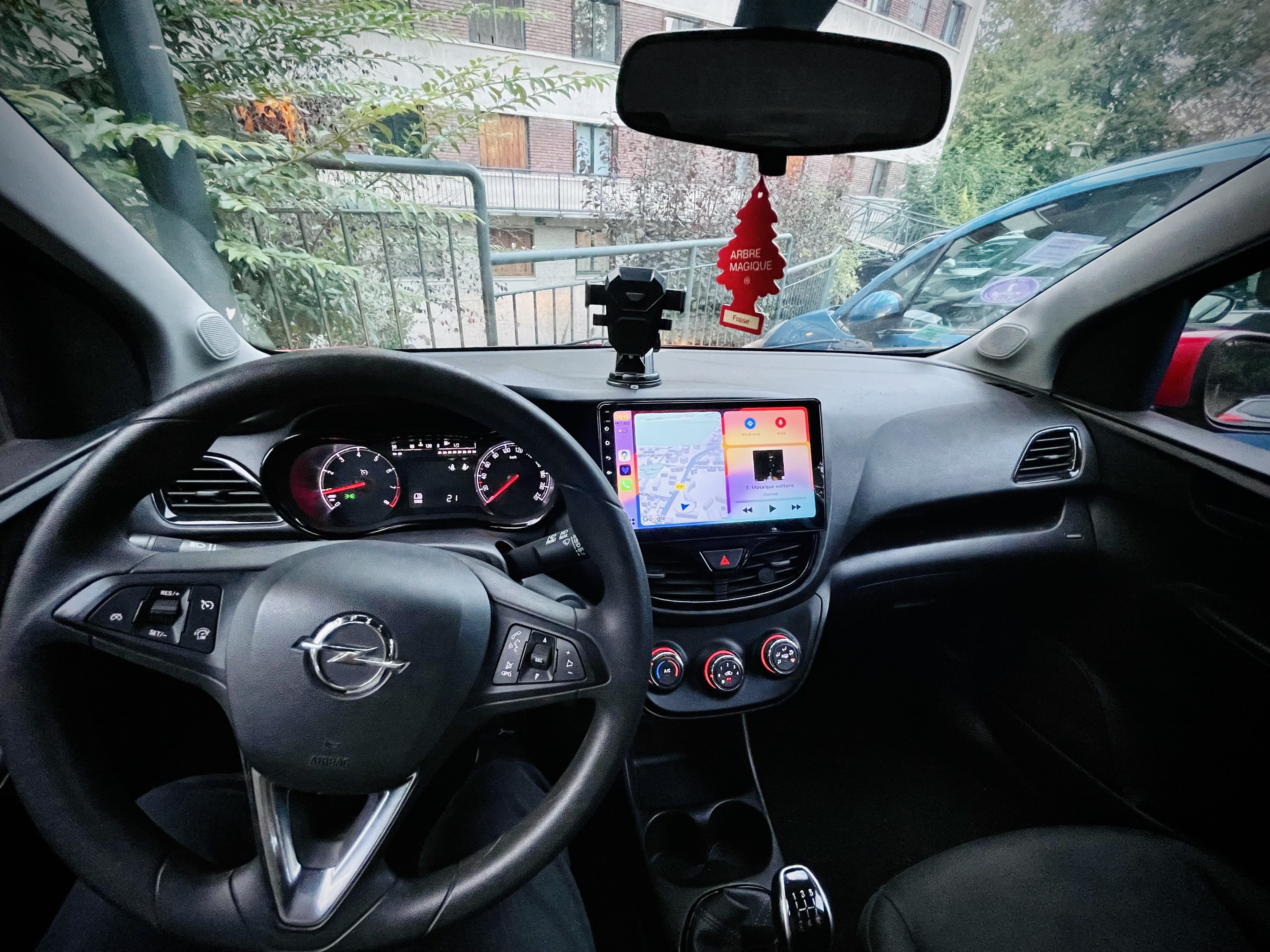 Opel Karl avec Entrée audio / iPod