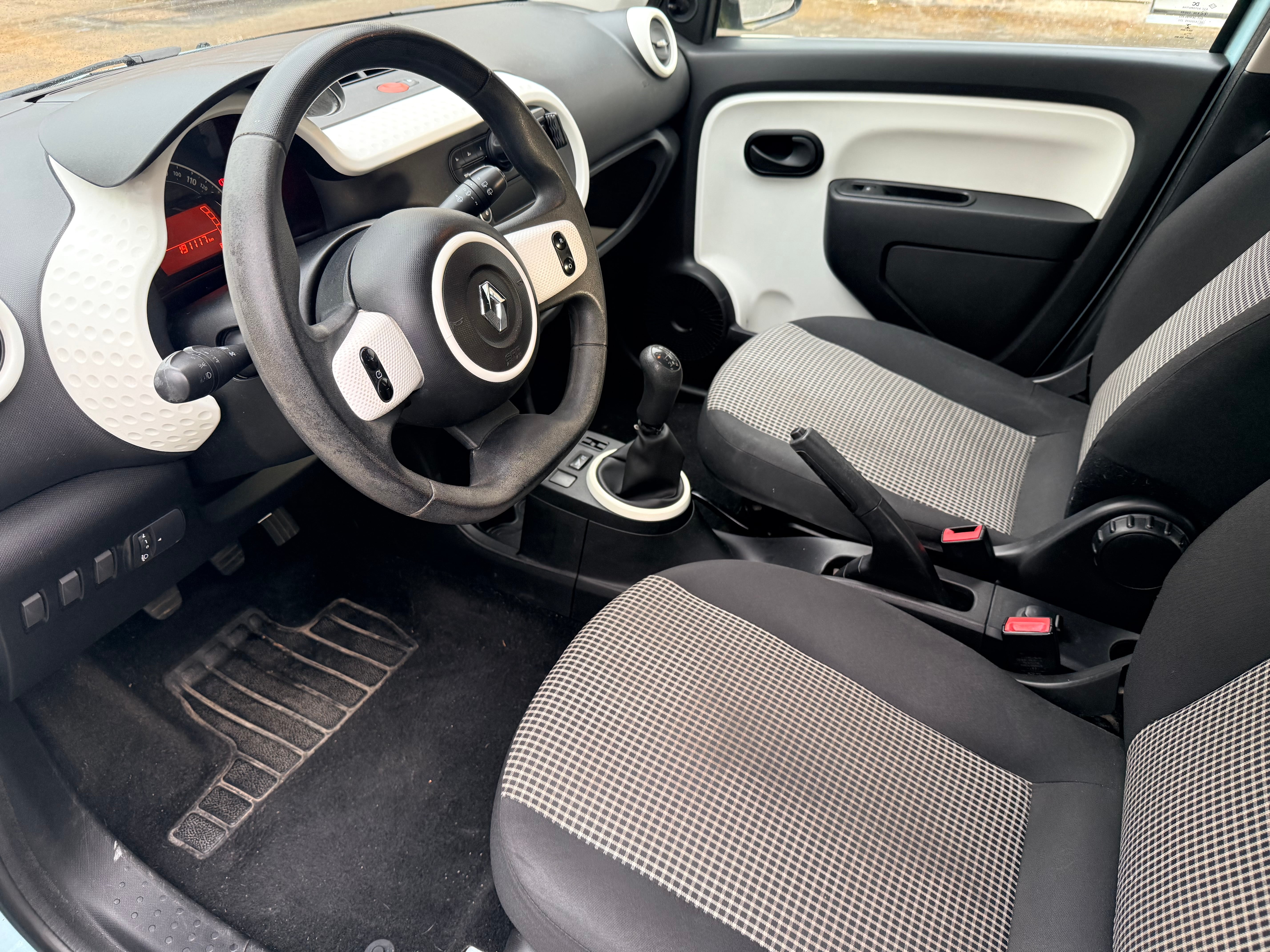 Renault Twingo III avec Autoradio