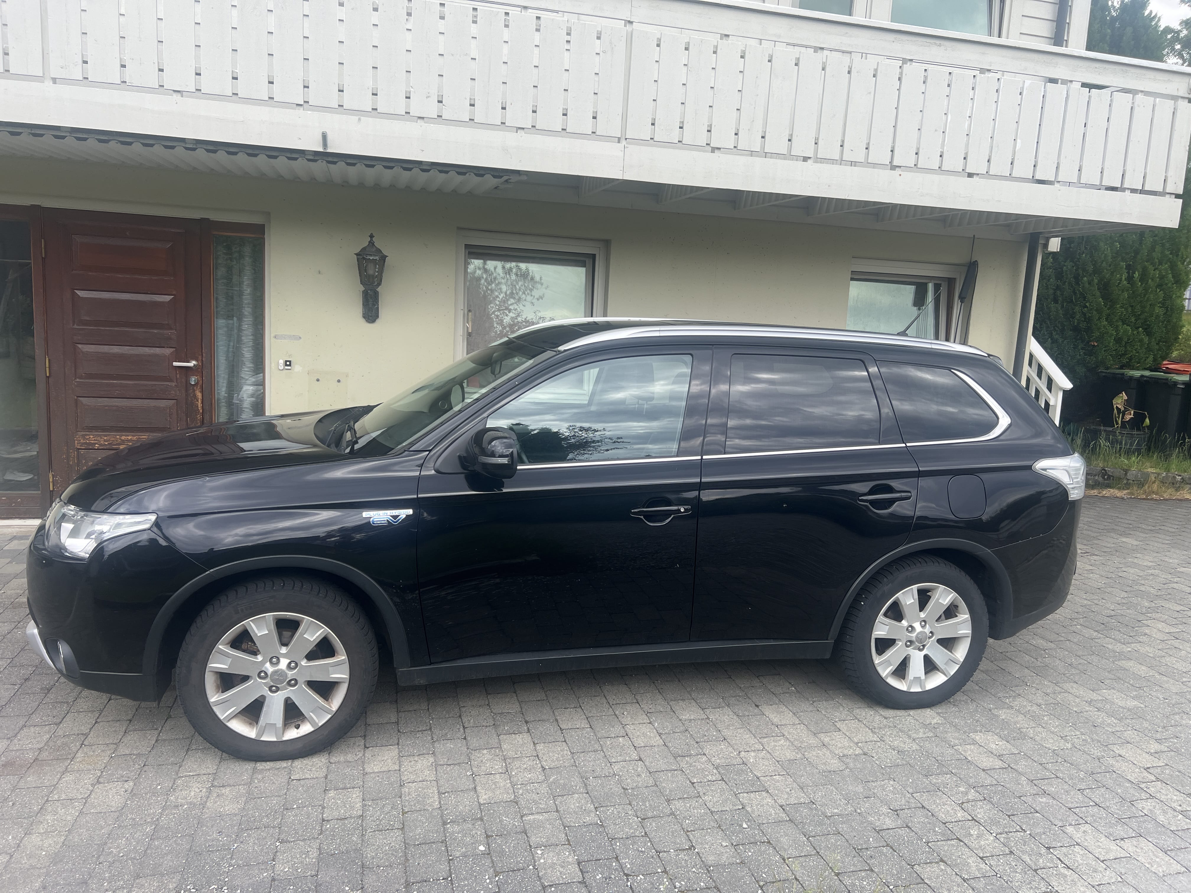 Mitsubishi Outlander Hybrid with Air conditioning