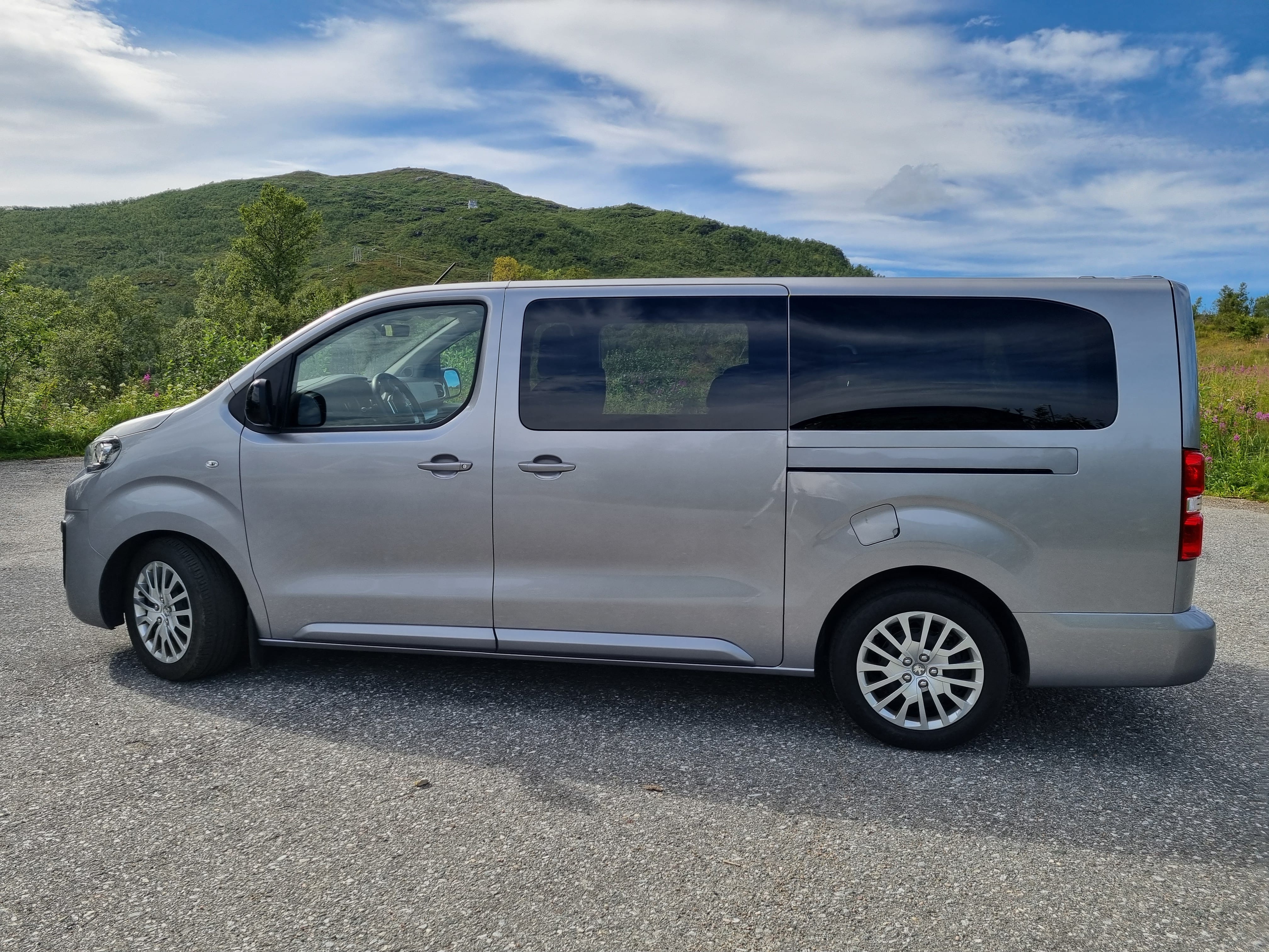 Peugeot Traveller Business med Aircondition