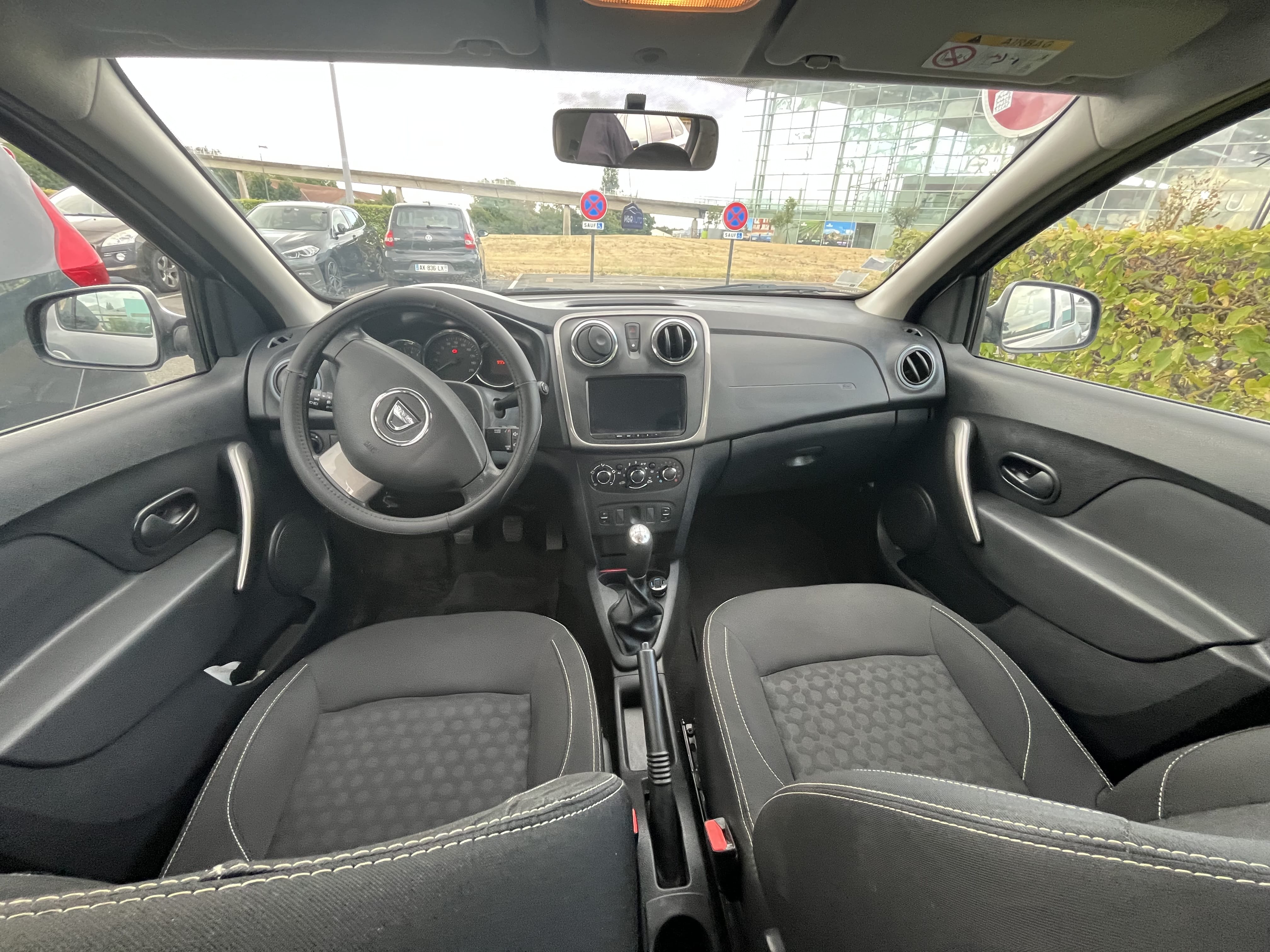 Dacia Sandero Essential 1.2L Essence et SuperEthanol E85 - climatisation - Apple CarPlay et Android Auto