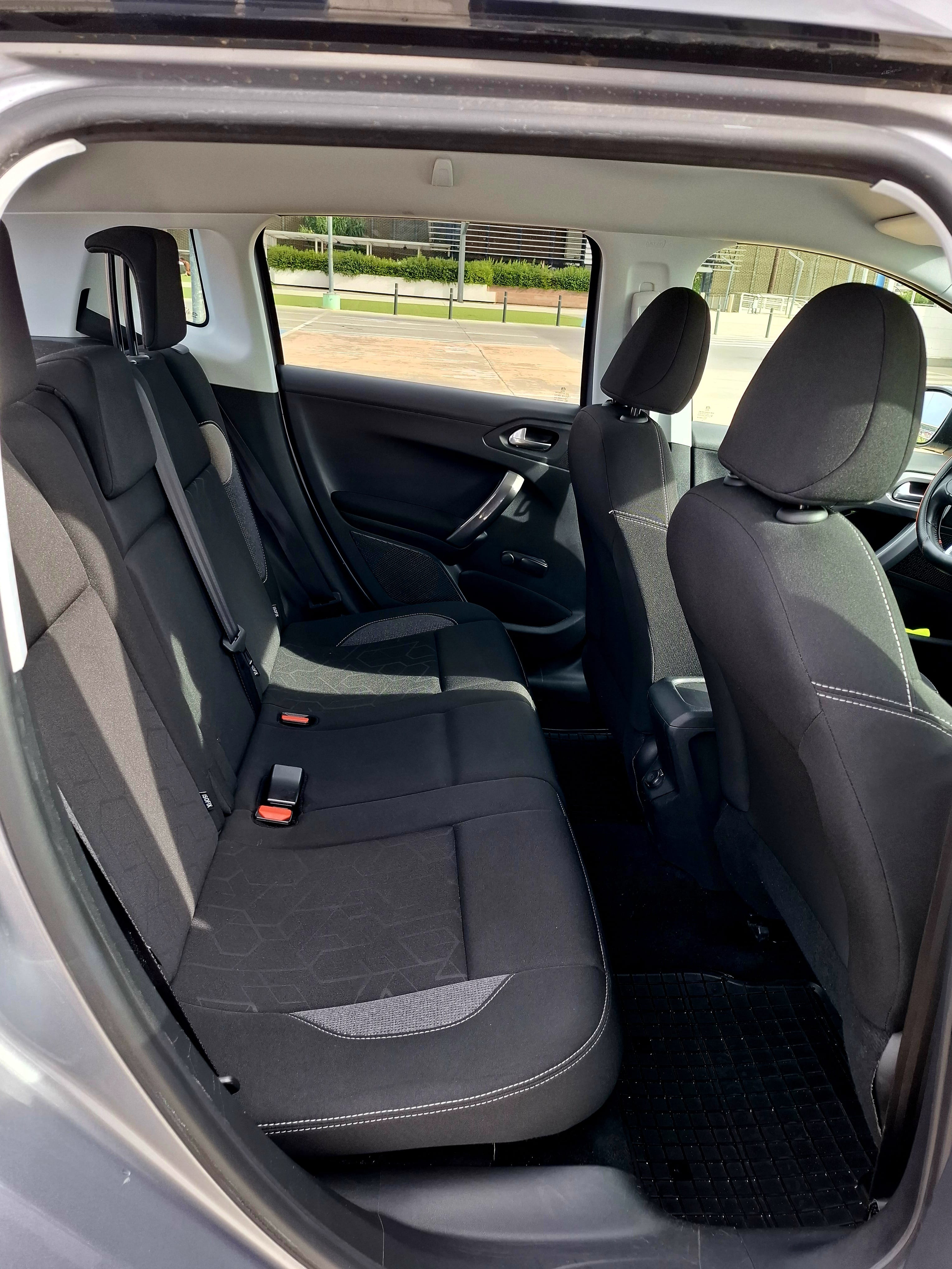 Peugeot 2008 con Entrada de Audio/iPod