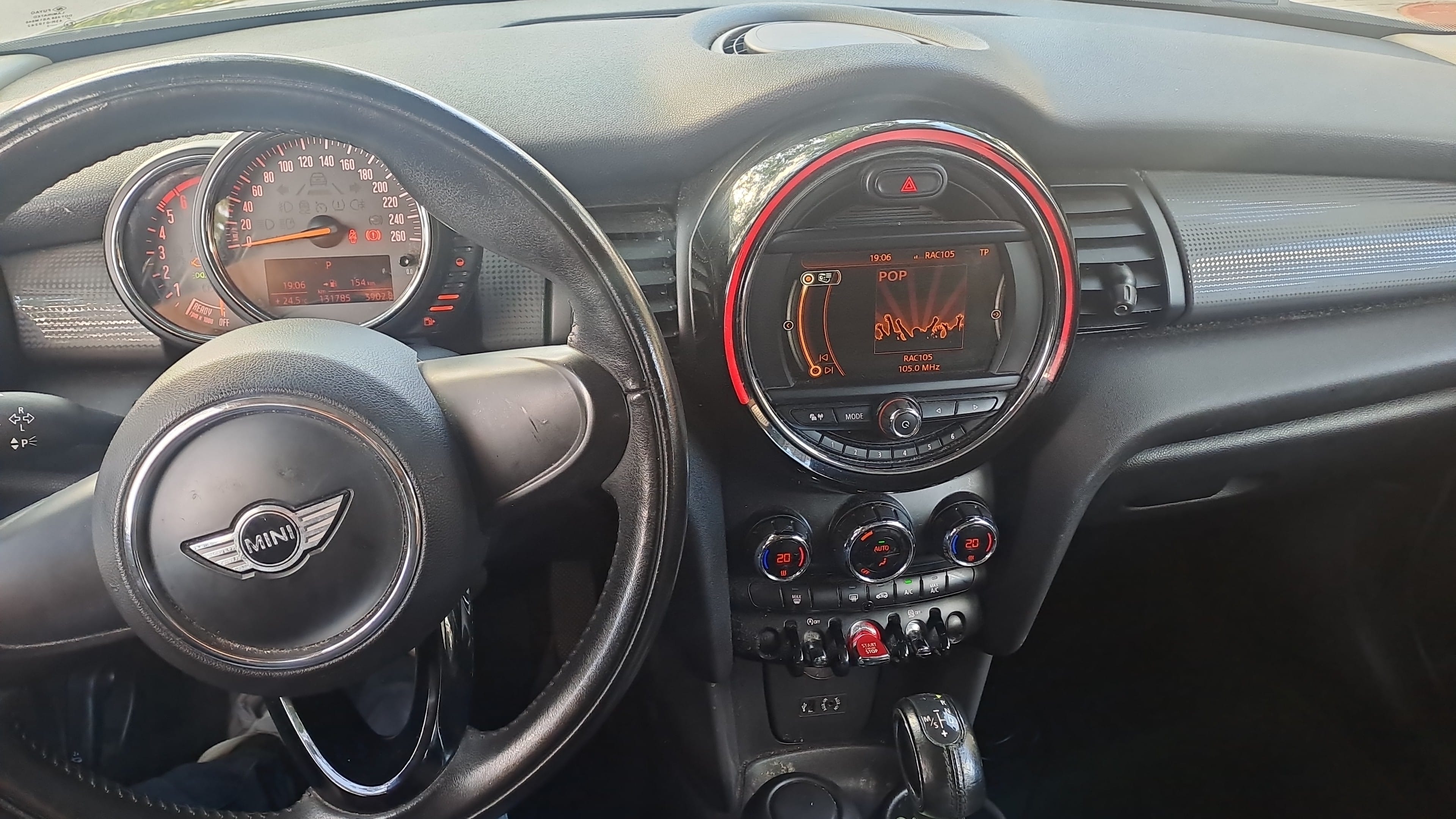Mini Cooper 5 Puertas con Audio Bluetooth