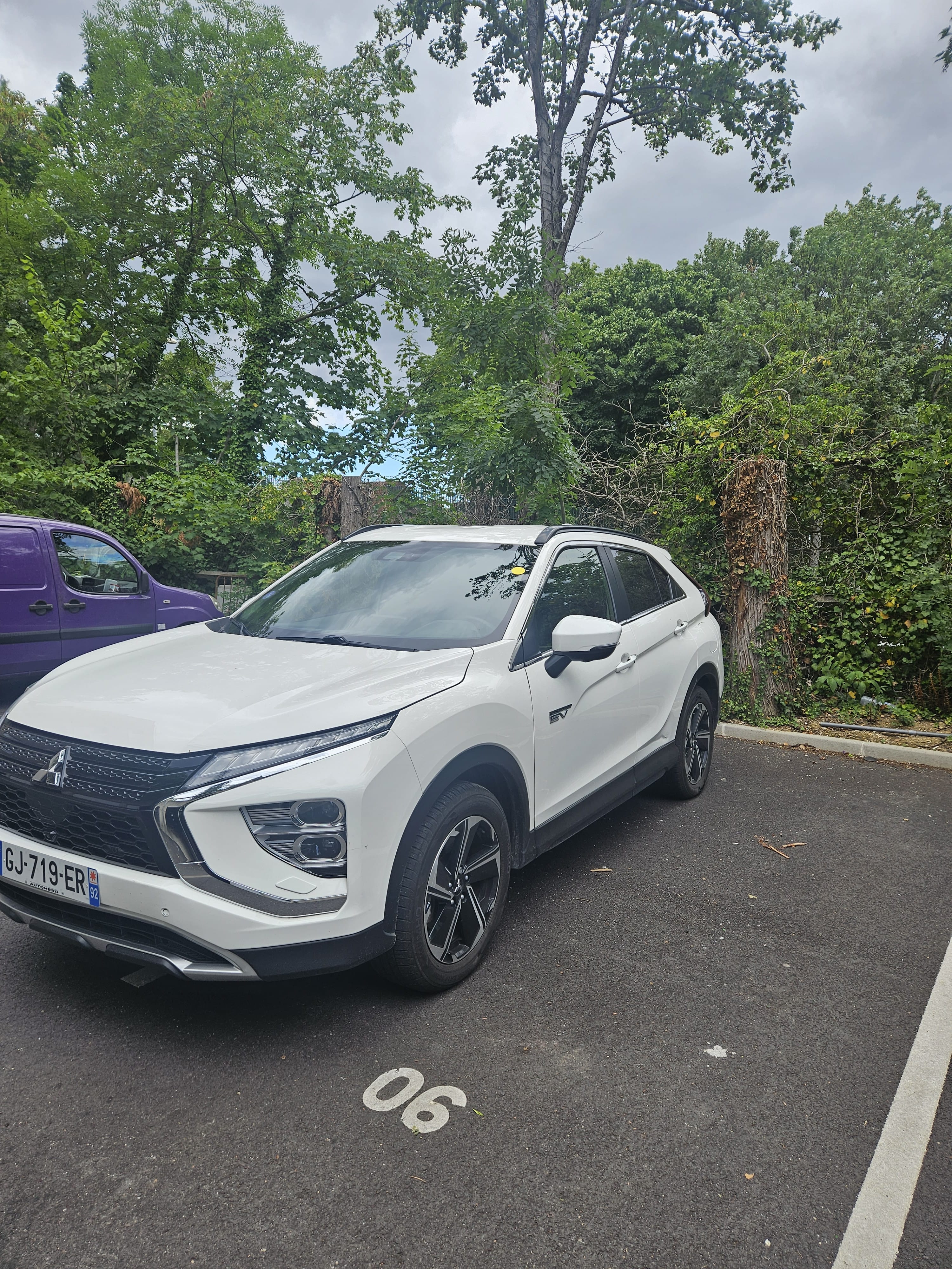 Mitsubishi Eclipse Cross, 2022, Essence 95 / Électrique (hybride), automatique