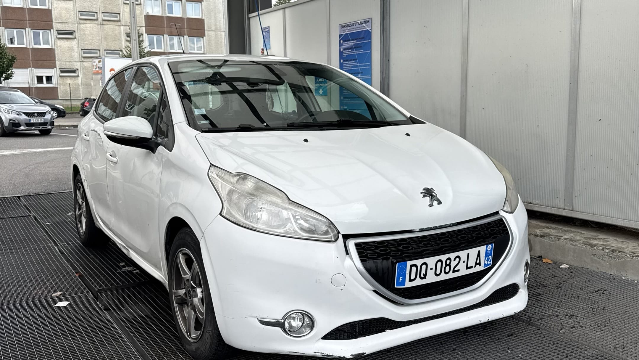 Peugeot 208 avec Pneus neige