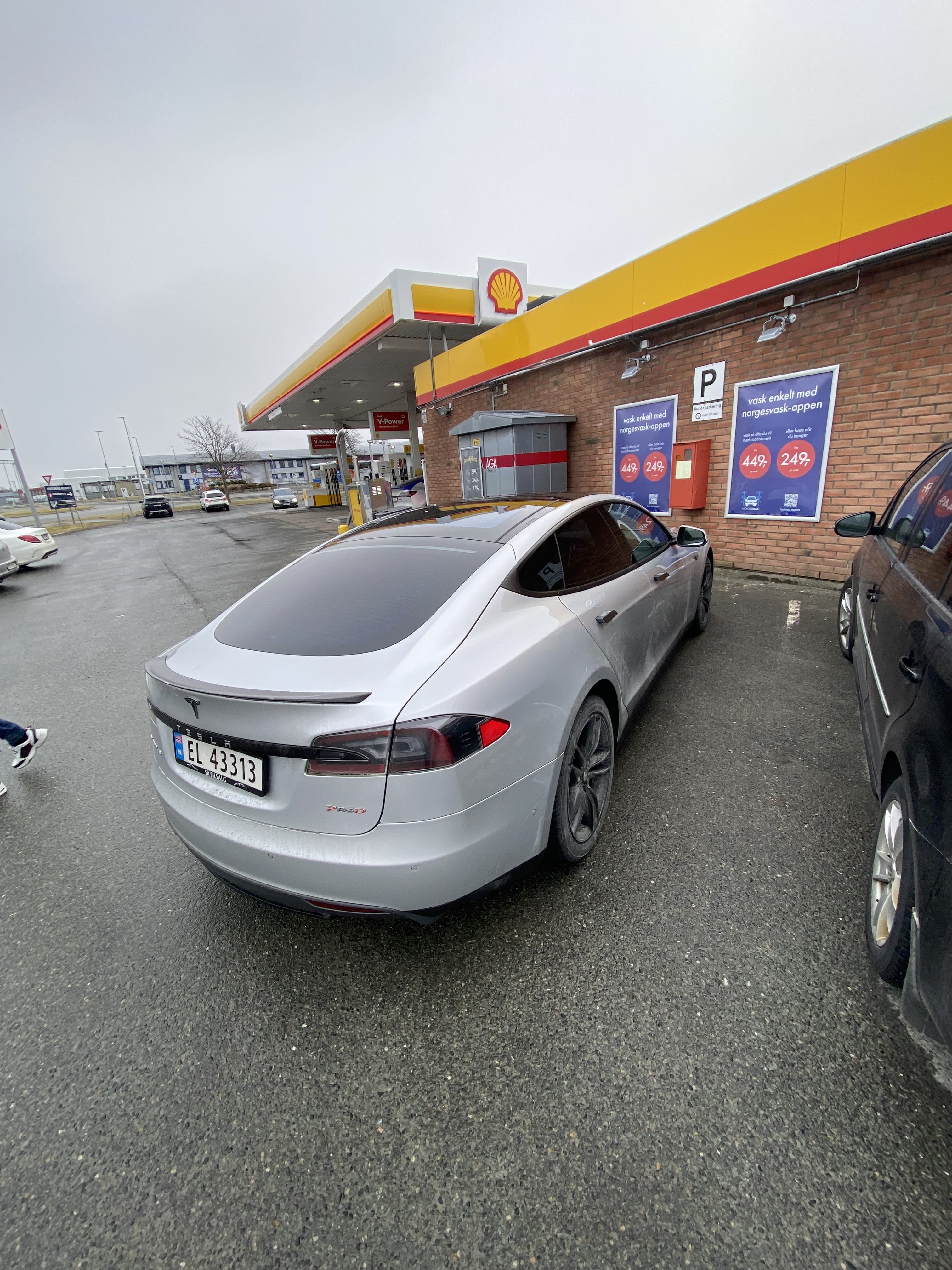 Tesla Model S P85D Gratis lading with GPS