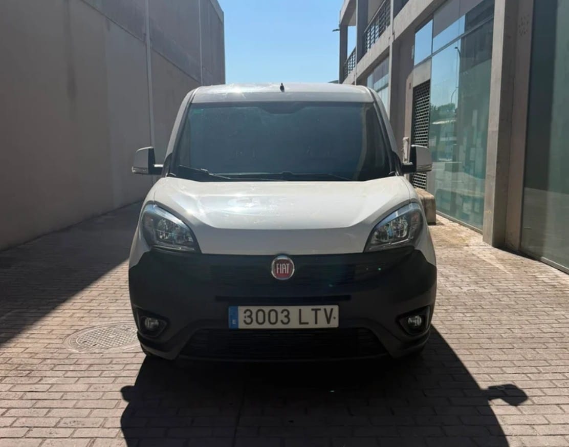 Fiat Doblo Cargo 1.3 Multijet 95cv SX con Puertos de carga USB