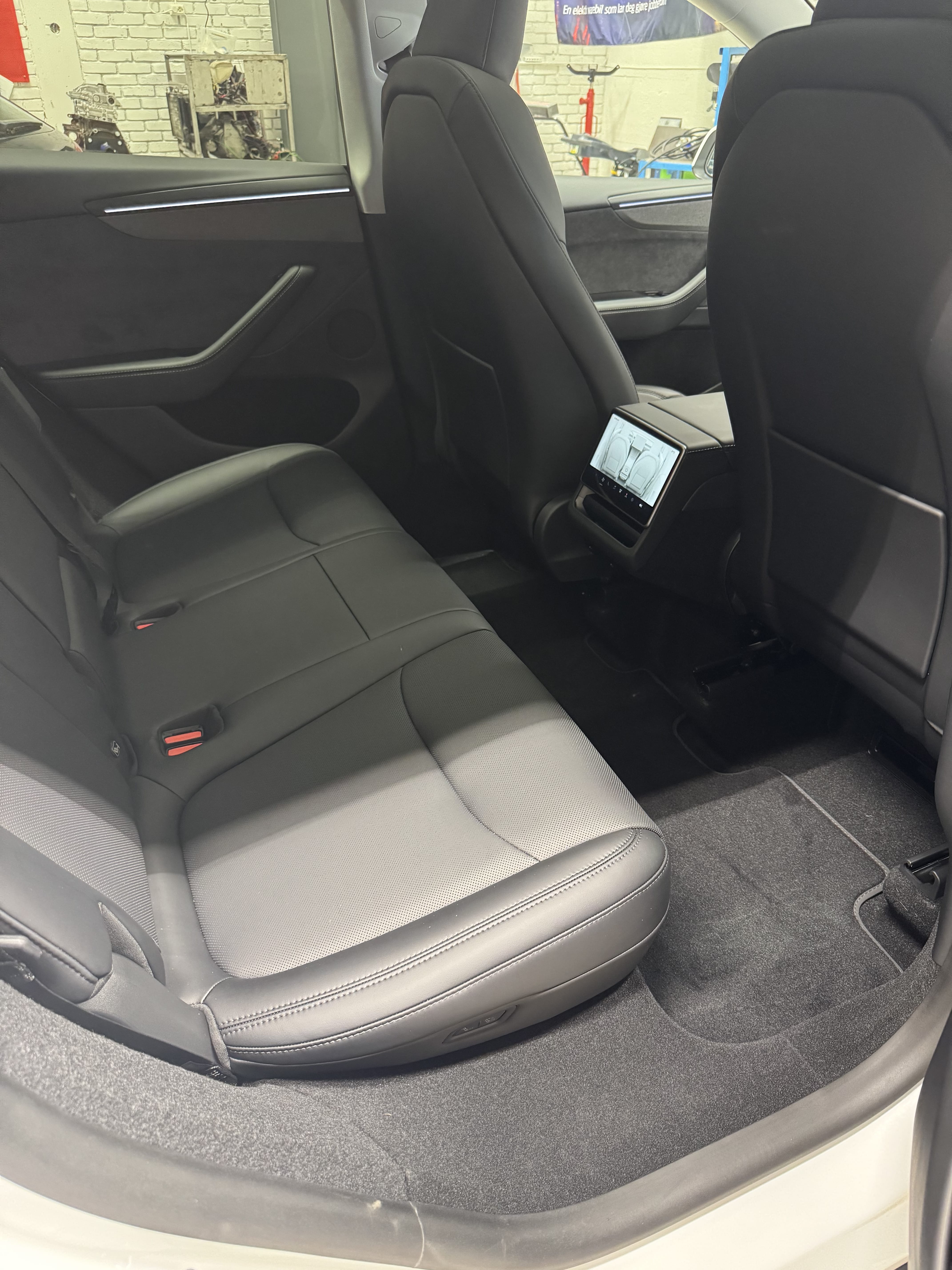 Tesla Model Y Long Range Nye Model Y Juniper med Firehjulstrekk