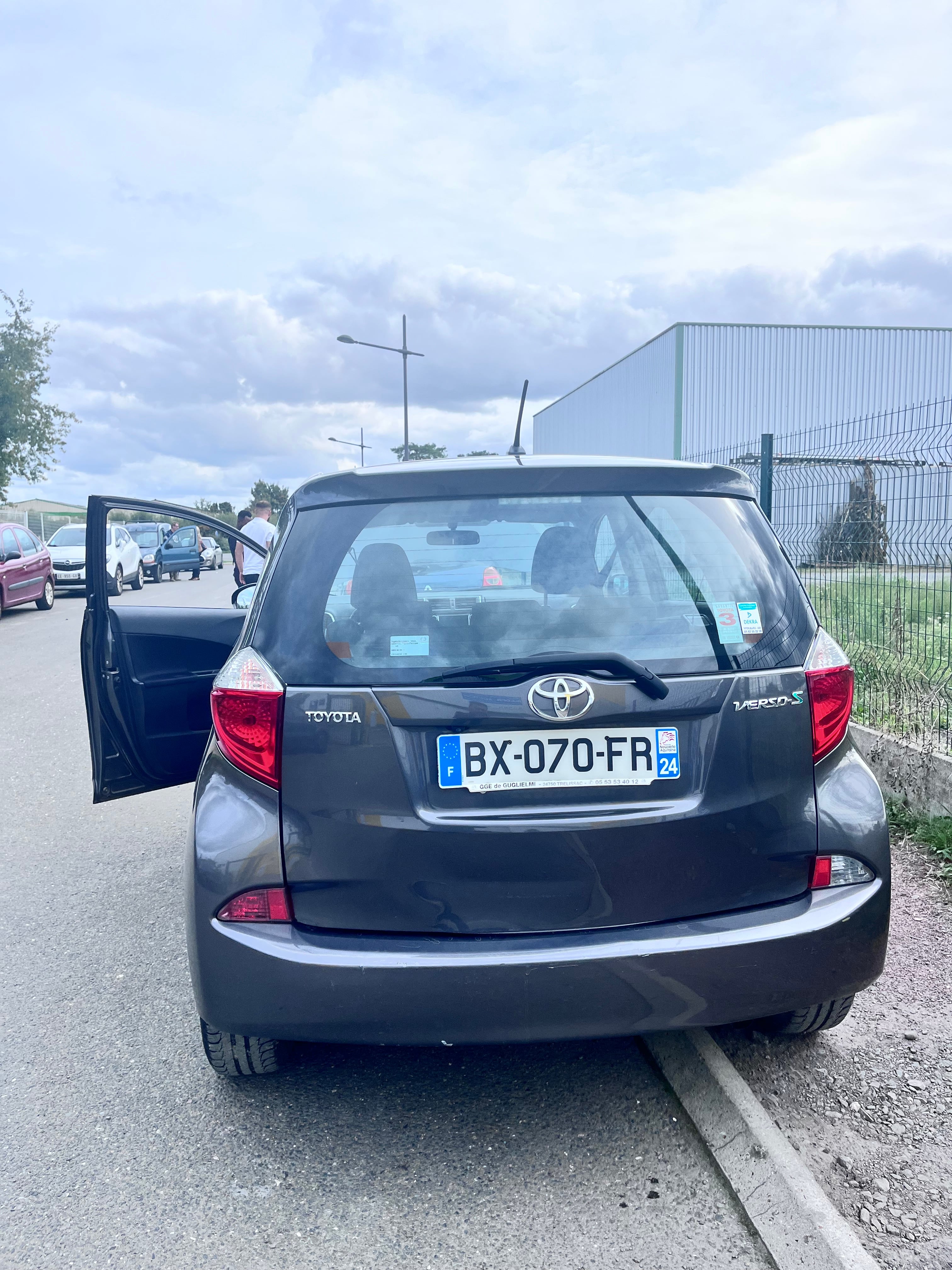 Toyota Verso-S avec GPS