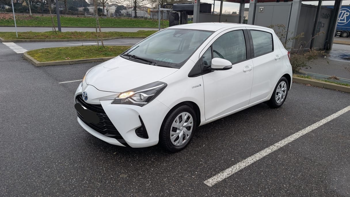 Toyota Yaris Citadine Hybride polyvalente, 2017, Essence 95 / Électrique (hybride), automatique